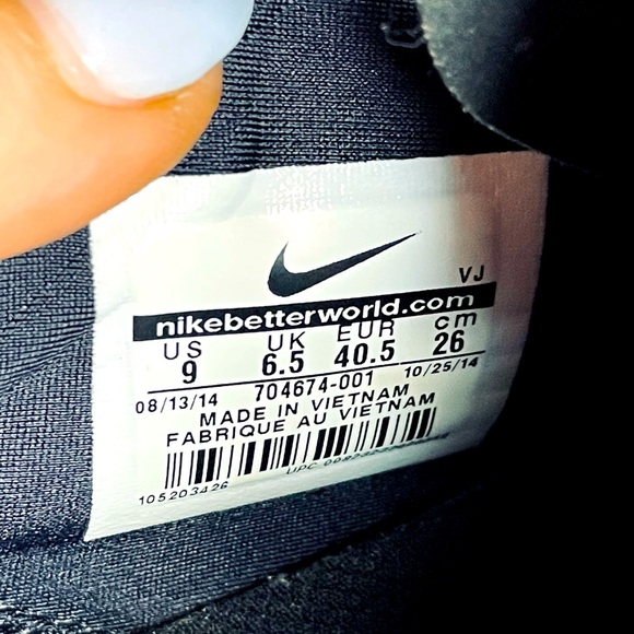 ALL BLACK NIKE FREES - Picture 4 of 5